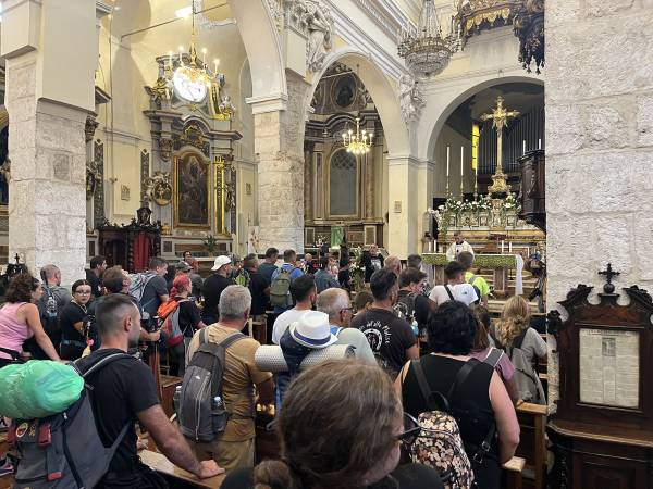 UN ABBRACCIO FRATERNO TRA FORNELLI E VILLALAGO