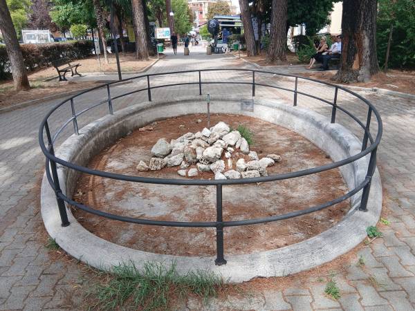 FONTANE SENZ’ACQUA: SULMONA ALL’AVANGUARDIA NELLA IMITATION CITY ART