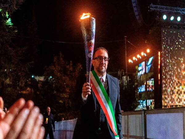 Con l’accensione del Tripode della Pace è iniziat la 732esima Perdonanza Celestiniana