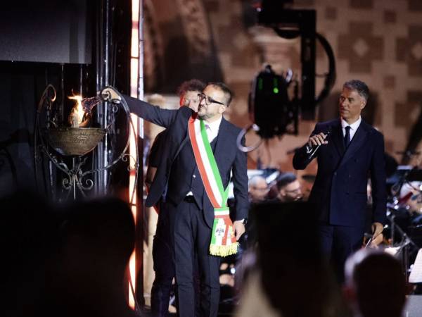 Con l’accensione del Tripode della Pace è iniziat la 732esima Perdonanza Celestiniana