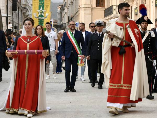 Perdonanza: aperta la Porta Santa della Basilica di Collemaggio