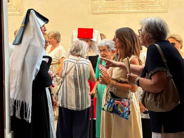 Anche Scanno a L’Aquila nella mostra “Tradizione che intreccia bellezza” di merletti al tombolo e abiti storici