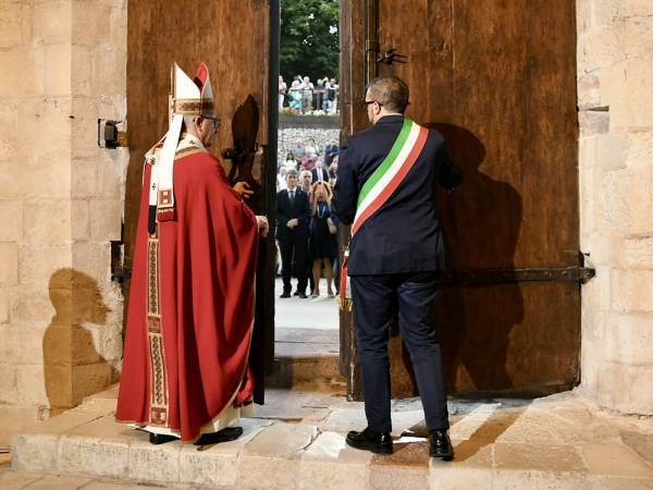 Perdonanza: chiusa la Porta Santa la Bolla fa ritorno a Palazzo Margherita