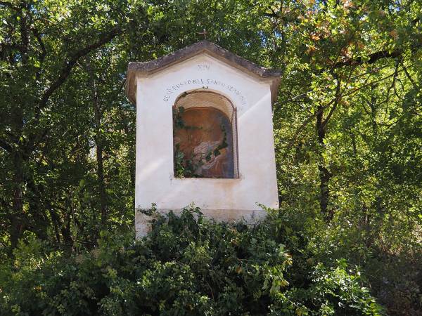 La XIV CUNICELLA DELLA VIA CRUCIS CHE PORTA ALLA CHIESETTA DELLA MADONNA DEL LAGO È STATA LIBERATA