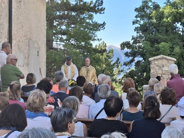 ACQUAVIVA: A SCANNO LA “VIA CREATIONIS” INTRECCIA FEDE E DEVOZIONE POPOLARE