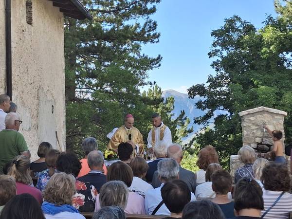 ACQUAVIVA: A SCANNO LA “VIA CREATIONIS” INTRECCIA FEDE E DEVOZIONE POPOLARE