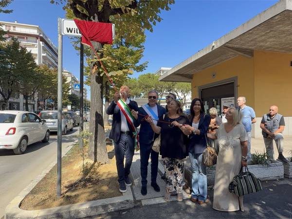 Intitolato a William Zola il largo a Pescara davanti al teatro Cordova
