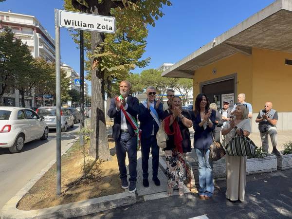 Intitolato a William Zola il largo a Pescara davanti al teatro Cordova