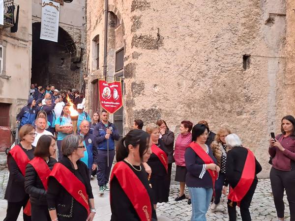 SCANNO E MONTORO NEL SEGNO DI SANT’EUSTACHIO: ACCESA LA 44ª FIACCOLA DELLA PACE