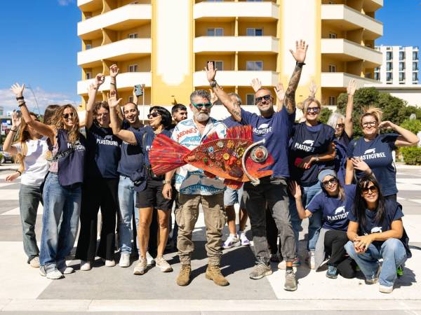 Cuore in azione: persone con disabilità e volontari insieme, con Plastic Free 