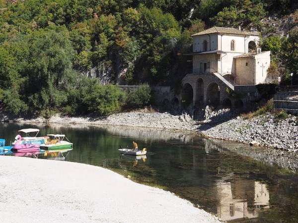 Al “Lago del Cuore” per sognare in solitudine