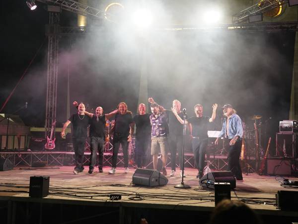 AVEZZANO CANTA VASCO IN PIAZZA RISORGIMENTO GREMITA